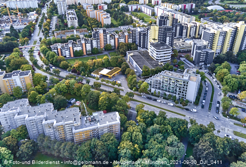 30.09.2021 - Marx-Zentrum, Studentenwohnheim und Wohnanlage Karl-Marx-Ring 52-62 und KMR 53-57c