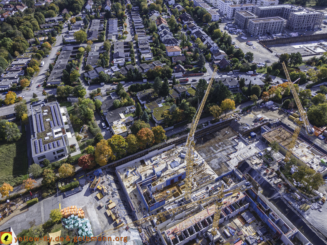 15.10.2021 - Marx-Zentrum, die kleinere Wohnanlage am Karl-Marx-Ring 52-62, Alexisquartier und Grundschule in Neuperlach