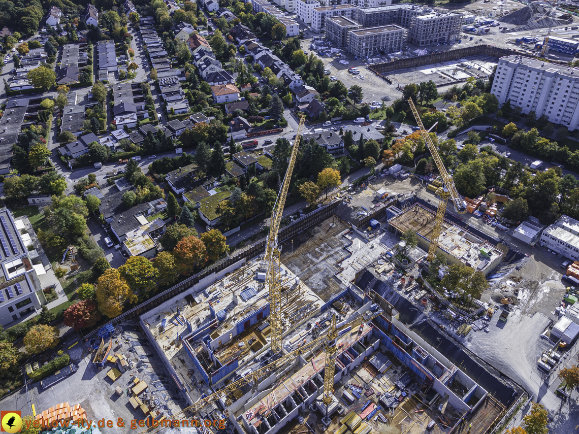 15.10.2021 - Marx-Zentrum, die kleinere Wohnanlage am Karl-Marx-Ring 52-62, Alexisquartier und Grundschule in Neuperlach