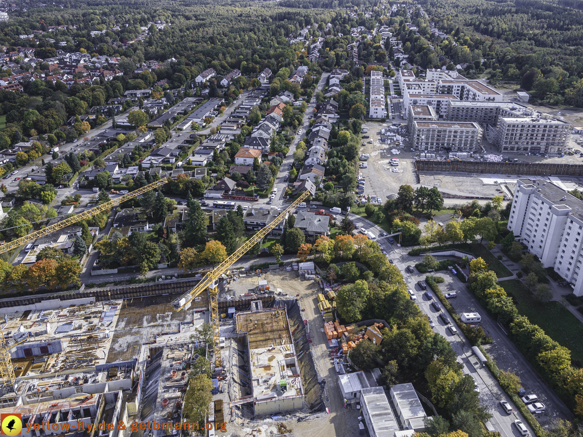 15.10.2021 - Marx-Zentrum, die kleinere Wohnanlage am Karl-Marx-Ring 52-62, Alexisquartier und Grundschule in Neuperlach