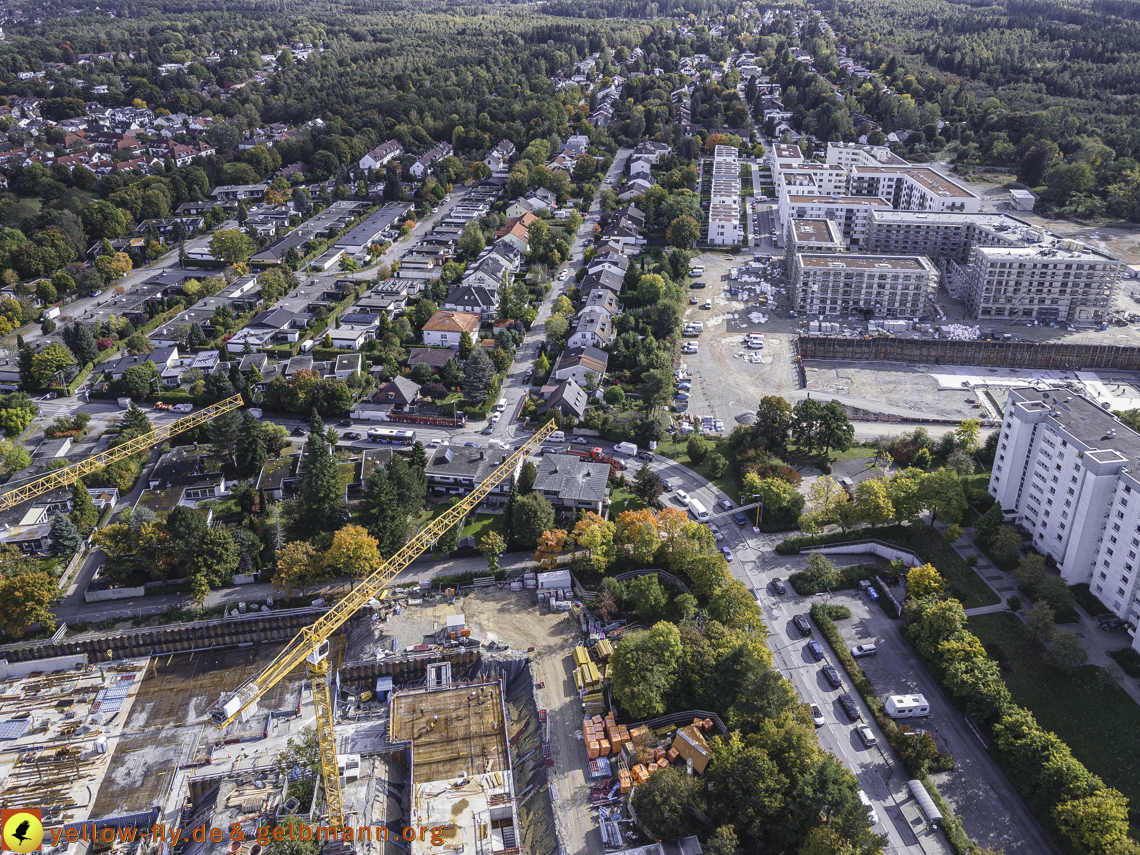 15.10.2021 - Marx-Zentrum, die kleinere Wohnanlage am Karl-Marx-Ring 52-62, Alexisquartier und Grundschule in Neuperlach