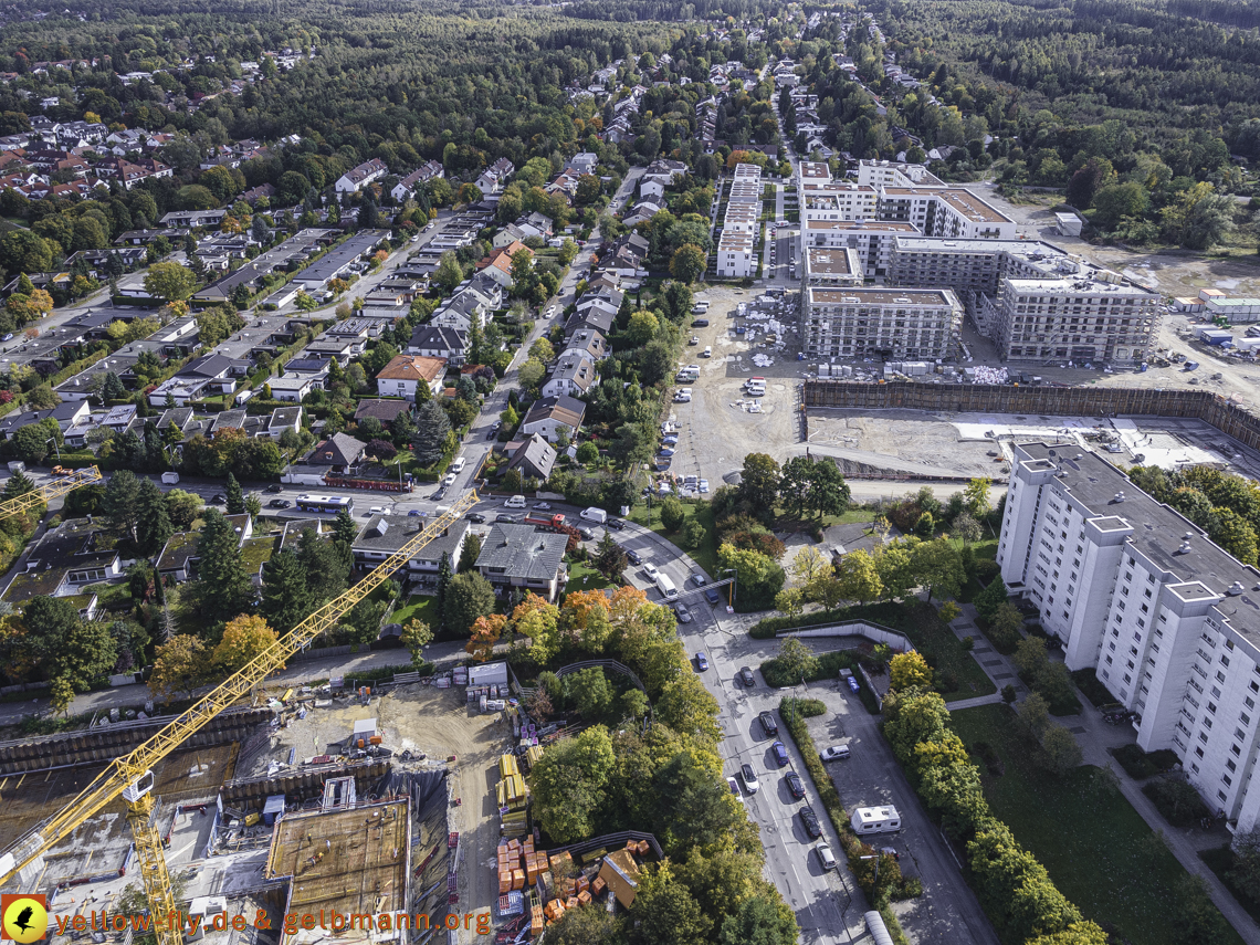 15.10.2021 - Marx-Zentrum, die kleinere Wohnanlage am Karl-Marx-Ring 52-62, Alexisquartier und Grundschule in Neuperlach