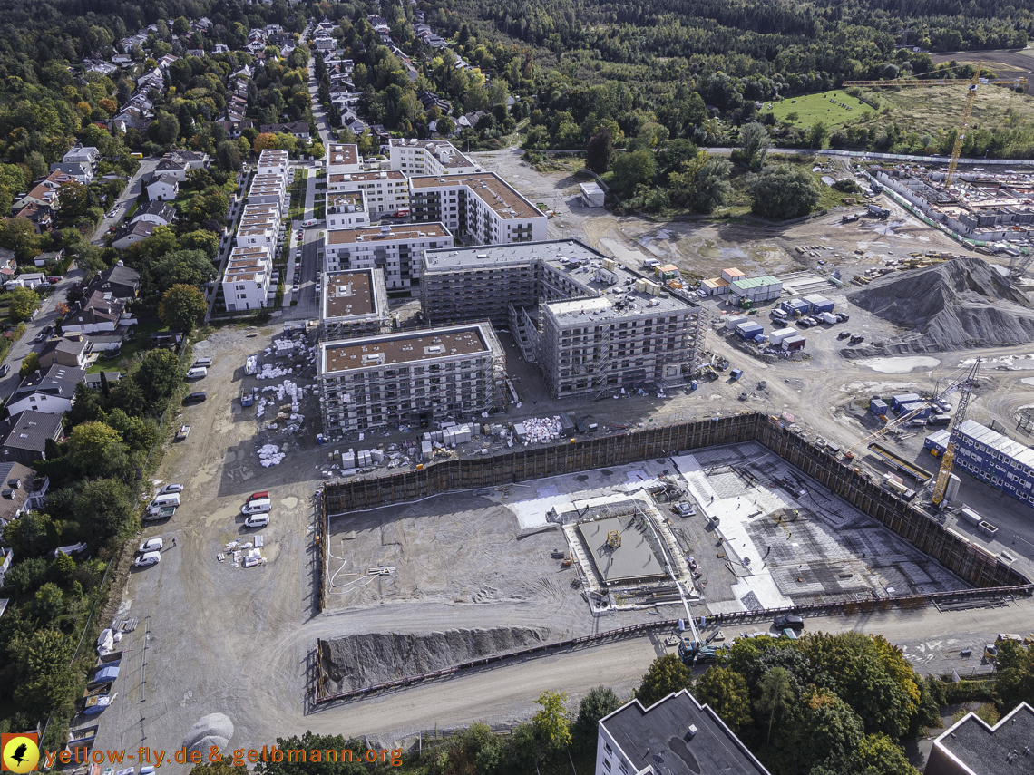 15.10.2021 - Marx-Zentrum, die kleinere Wohnanlage am Karl-Marx-Ring 52-62, Alexisquartier und Grundschule in Neuperlach
