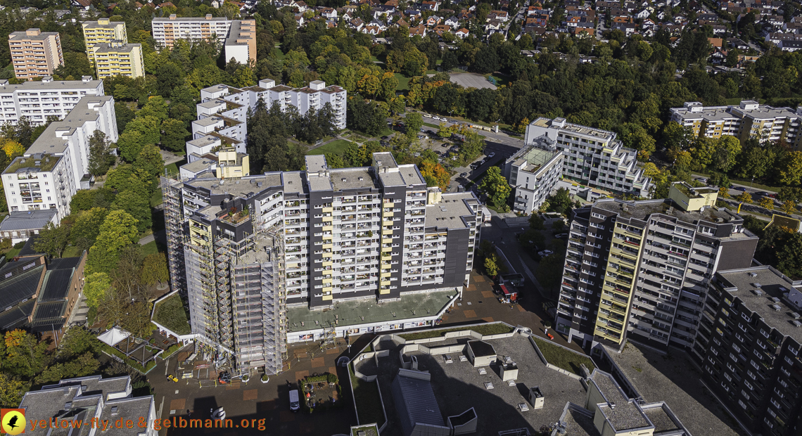 15.10.2021 - Marx-Zentrum, die kleinere Wohnanlage am Karl-Marx-Ring 52-62, Alexisquartier und Grundschule in Neuperlach