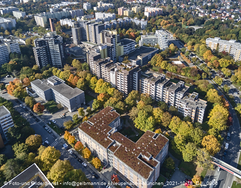 18.10.2021 - Marx-Zentrum, Studentenwohnheim und Wohnanlage Karl-Marx-Ring 52-62 und KMR 53-57c