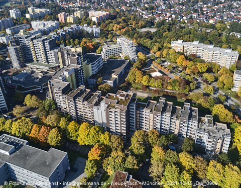 18.10.2021 - Marx-Zentrum, Studentenwohnheim und Wohnanlage Karl-Marx-Ring 52-62 und KMR 53-57c