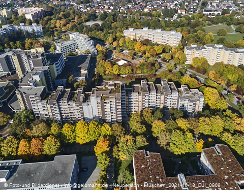 18.10.2021 - Marx-Zentrum, Studentenwohnheim und Wohnanlage Karl-Marx-Ring 52-62 und KMR 53-57c