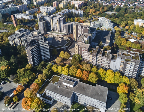 18.10.2021 - Marx-Zentrum, Studentenwohnheim und Wohnanlage Karl-Marx-Ring 52-62 und KMR 53-57c