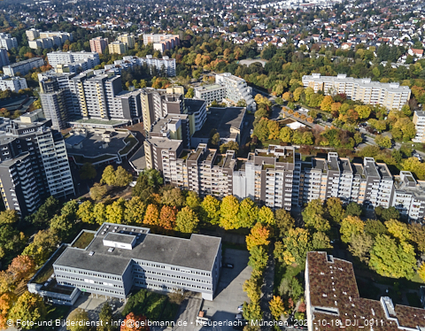 18.10.2021 - Marx-Zentrum, Studentenwohnheim und Wohnanlage Karl-Marx-Ring 52-62 und KMR 53-57c
