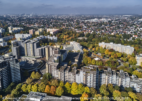 18.10.2021 - Marx-Zentrum, Studentenwohnheim und Wohnanlage Karl-Marx-Ring 52-62 und KMR 53-57c
