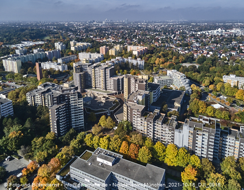 18.10.2021 - Marx-Zentrum, Studentenwohnheim und Wohnanlage Karl-Marx-Ring 52-62 und KMR 53-57c