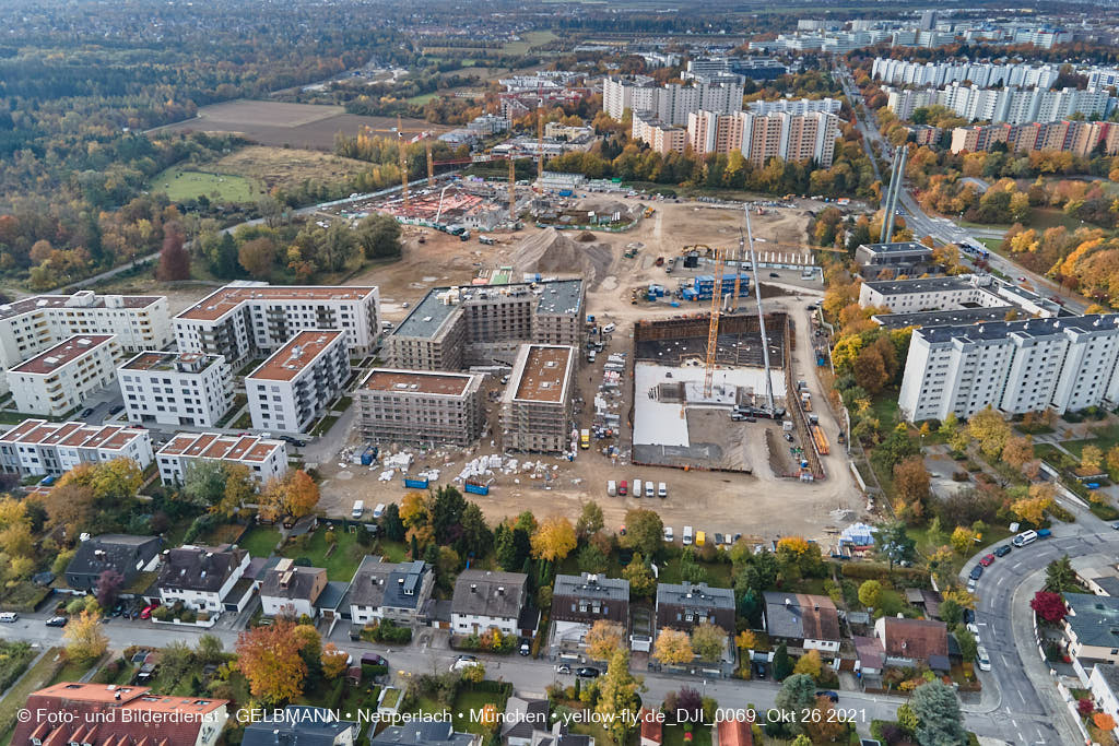 26.10.2021 - Kranaufbau im Alexisquartier in Neuperlach