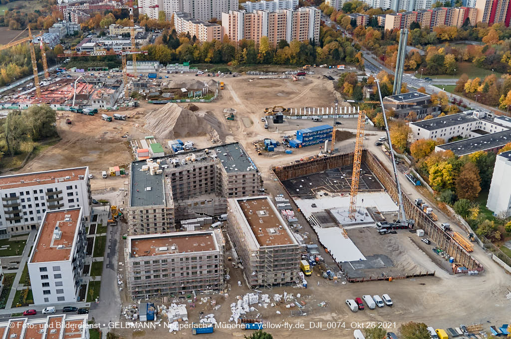 26.10.2021 - Kranaufbau im Alexisquartier in Neuperlach