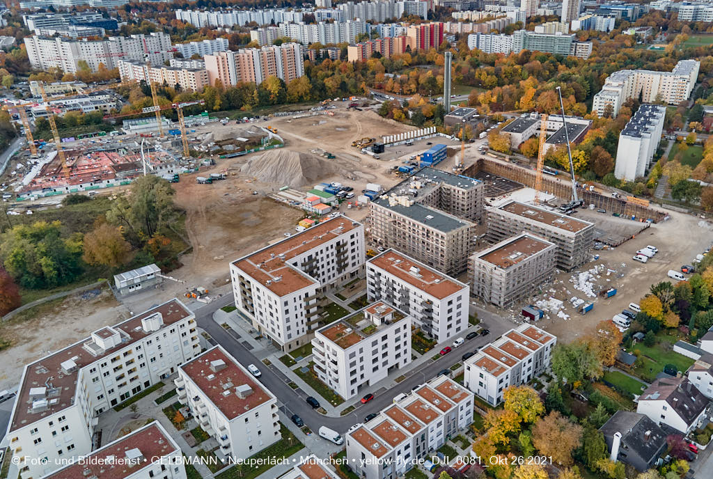 26.10.2021 - Kranaufbau im Alexisquartier in Neuperlach