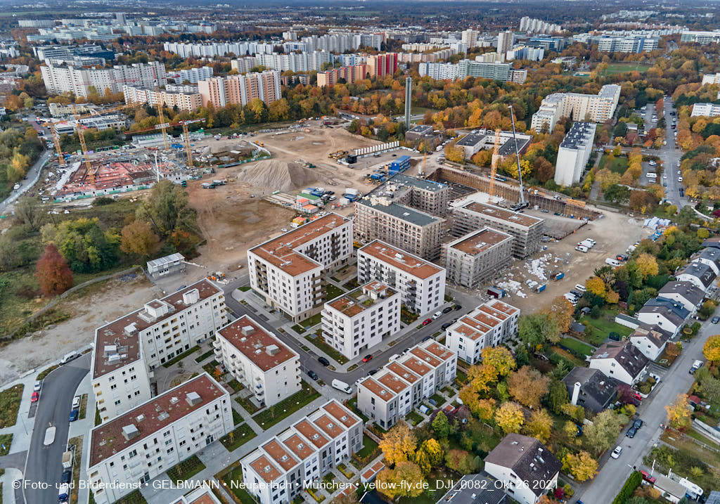 26.10.2021 - Kranaufbau im Alexisquartier in Neuperlach
