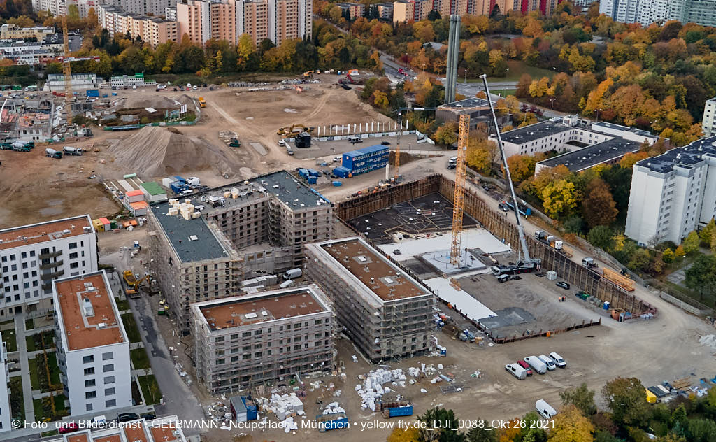 26.10.2021 - Kranaufbau im Alexisquartier in Neuperlach