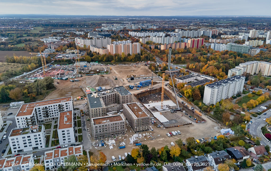 26.10.2021 - Kranaufbau im Alexisquartier in Neuperlach