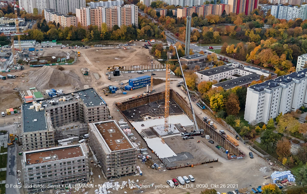26.10.2021 - Kranaufbau im Alexisquartier in Neuperlach