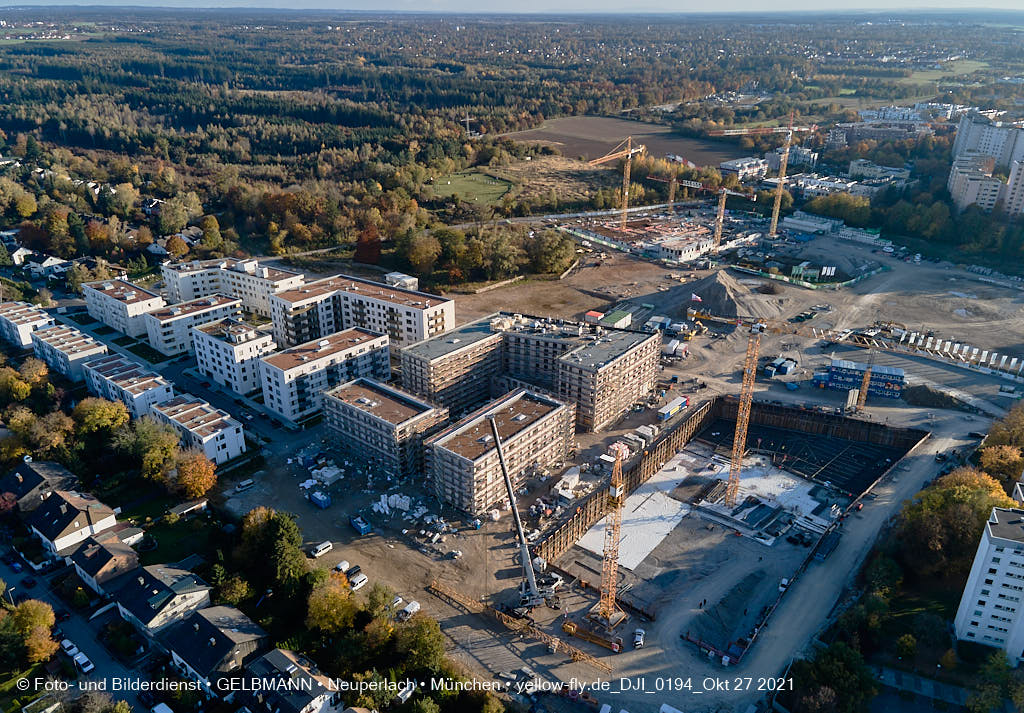 27.10.2021 - Kranaufbau im Alexisquartier in Neuperlach