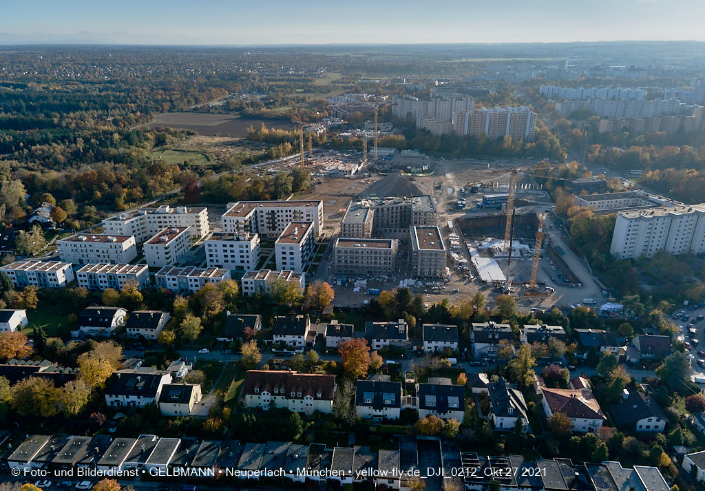 27.10.2021 - Kranaufbau im Alexisquartier in Neuperlach