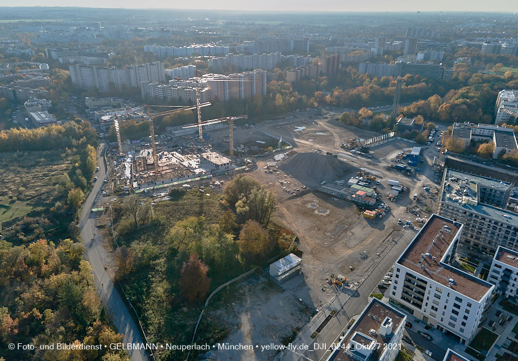 27.10.2021 - Kranaufbau im Alexisquartier in Neuperlach