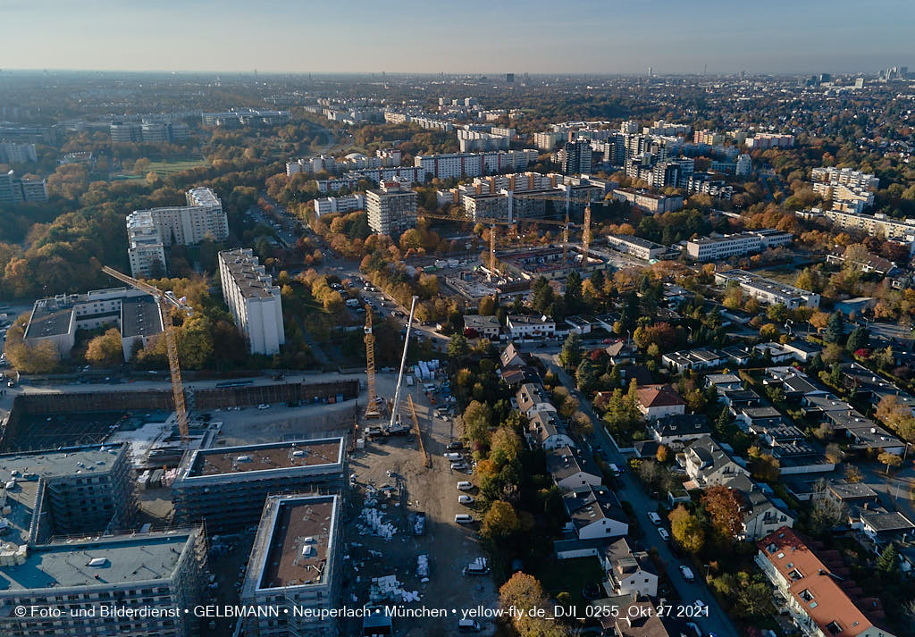 27.10.2021 - Kranaufbau im Alexisquartier in Neuperlach