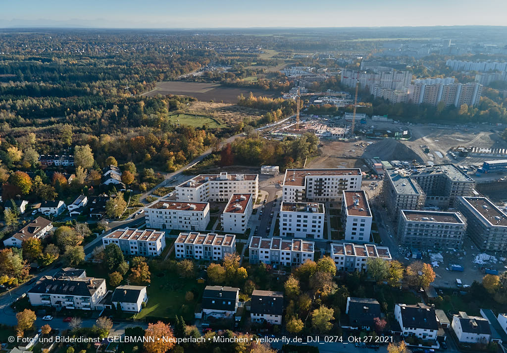 27.10.2021 - Kranaufbau im Alexisquartier in Neuperlach