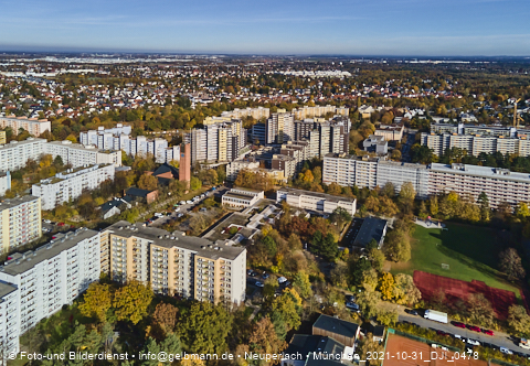 31.10.2021 - Marx-Zentrum, Studentenwohnheim und Wohnanlage Karl-Marx-Ring 52-62 und KMR 53-57c