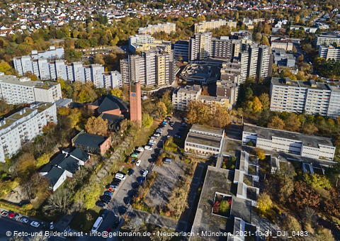 31.10.2021 - Marx-Zentrum, Studentenwohnheim und Wohnanlage Karl-Marx-Ring 52-62 und KMR 53-57c