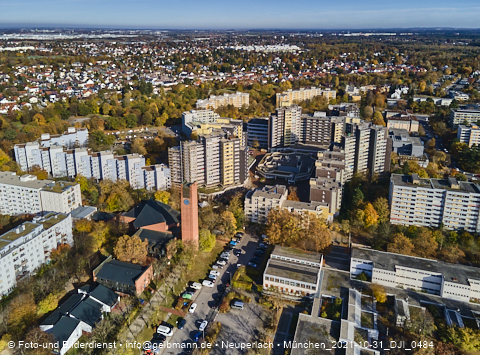 31.10.2021 - Marx-Zentrum, Studentenwohnheim und Wohnanlage Karl-Marx-Ring 52-62 und KMR 53-57c