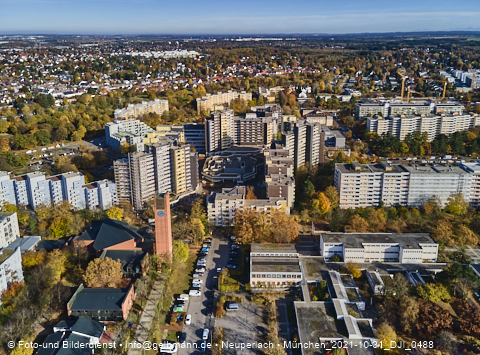31.10.2021 - Marx-Zentrum, Studentenwohnheim und Wohnanlage Karl-Marx-Ring 52-62 und KMR 53-57c