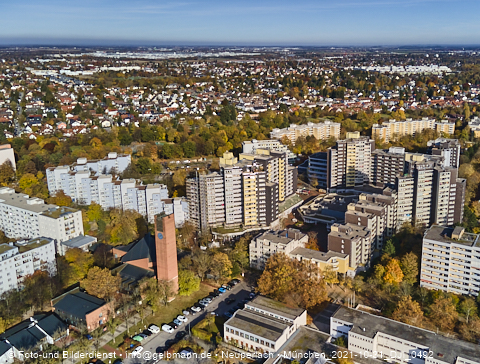 31.10.2021 - Marx-Zentrum, Studentenwohnheim und Wohnanlage Karl-Marx-Ring 52-62 und KMR 53-57c