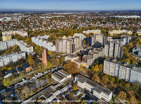 31.10.2021 - Marx-Zentrum, Studentenwohnheim und Wohnanlage Karl-Marx-Ring 52-62 und KMR 53-57c