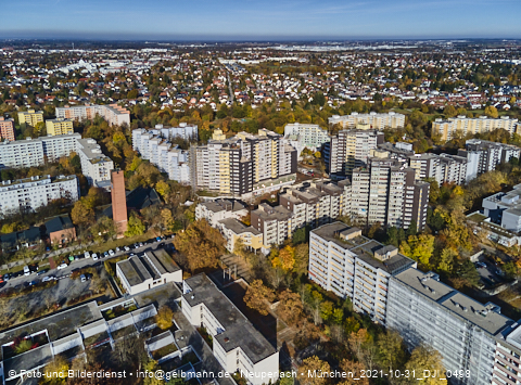 31.10.2021 - Marx-Zentrum, Studentenwohnheim und Wohnanlage Karl-Marx-Ring 52-62 und KMR 53-57c