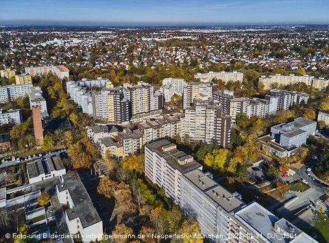 31.10.2021 - Marx-Zentrum, Studentenwohnheim und Wohnanlage Karl-Marx-Ring 52-62 und KMR 53-57c