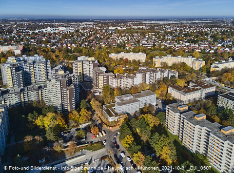31.10.2021 - Marx-Zentrum, Studentenwohnheim und Wohnanlage Karl-Marx-Ring 52-62 und KMR 53-57c
