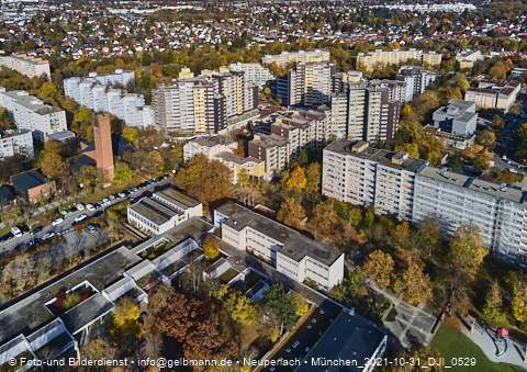 31.10.2021 - Marx-Zentrum, Studentenwohnheim und Wohnanlage Karl-Marx-Ring 52-62 und KMR 53-57c