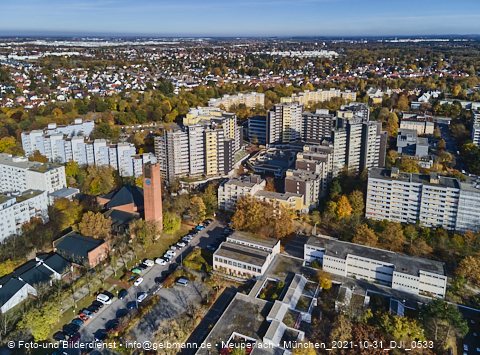 31.10.2021 - Marx-Zentrum, Studentenwohnheim und Wohnanlage Karl-Marx-Ring 52-62 und KMR 53-57c