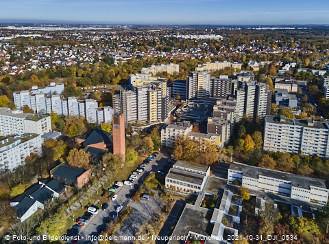 31.10.2021 - Marx-Zentrum, Studentenwohnheim und Wohnanlage Karl-Marx-Ring 52-62 und KMR 53-57c