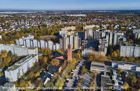31.10.2021 - Marx-Zentrum, Studentenwohnheim und Wohnanlage Karl-Marx-Ring 52-62 und KMR 53-57c