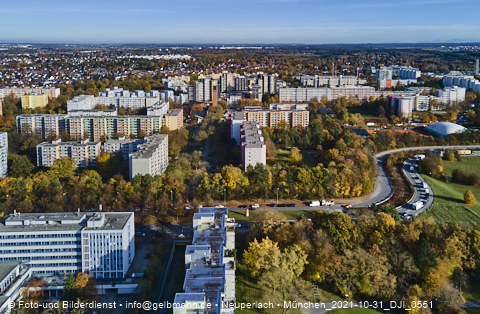 31.10.2021 - Marx-Zentrum, Studentenwohnheim und Wohnanlage Karl-Marx-Ring 52-62 und KMR 53-57c