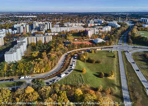 31.10.2021 - Marx-Zentrum, Studentenwohnheim und Wohnanlage Karl-Marx-Ring 52-62 und KMR 53-57c
