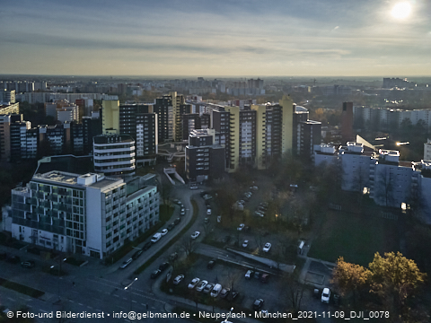 09.11.2021 - Marx-Zentrum, Studentenwohnheim und Wohnanlage Karl-Marx-Ring 52-62 und KMR 53-57c