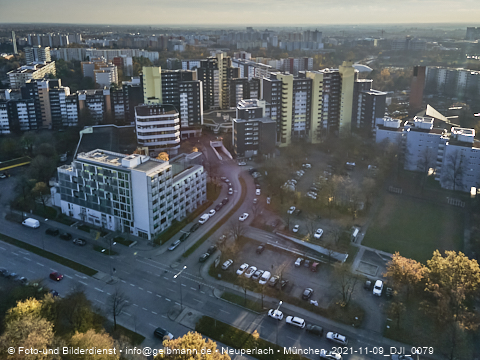 09.11.2021 - Marx-Zentrum, Studentenwohnheim und Wohnanlage Karl-Marx-Ring 52-62 und KMR 53-57c