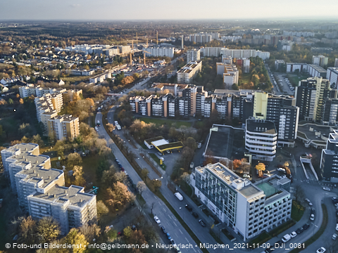 09.11.2021 - Marx-Zentrum, Studentenwohnheim und Wohnanlage Karl-Marx-Ring 52-62 und KMR 53-57c