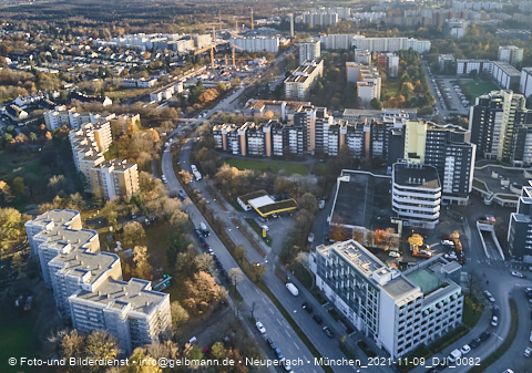 09.11.2021 - Marx-Zentrum, Studentenwohnheim und Wohnanlage Karl-Marx-Ring 52-62 und KMR 53-57c