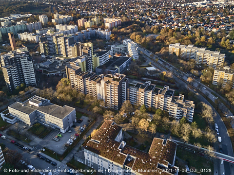 09.11.2021 - Marx-Zentrum, Studentenwohnheim und Wohnanlage Karl-Marx-Ring 52-62 und KMR 53-57c
