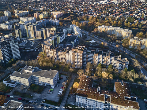 09.11.2021 - Marx-Zentrum, Studentenwohnheim und Wohnanlage Karl-Marx-Ring 52-62 und KMR 53-57c