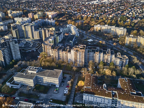 09.11.2021 - Marx-Zentrum, Studentenwohnheim und Wohnanlage Karl-Marx-Ring 52-62 und KMR 53-57c