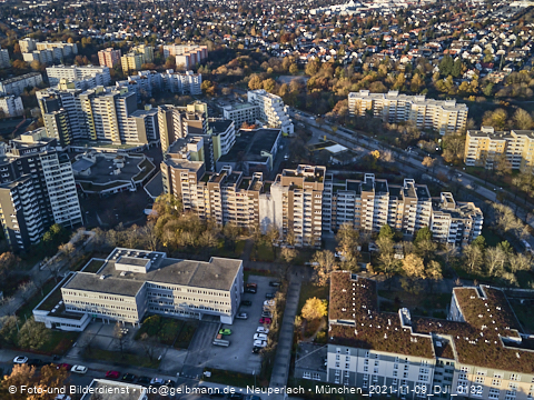 09.11.2021 - Marx-Zentrum, Studentenwohnheim und Wohnanlage Karl-Marx-Ring 52-62 und KMR 53-57c